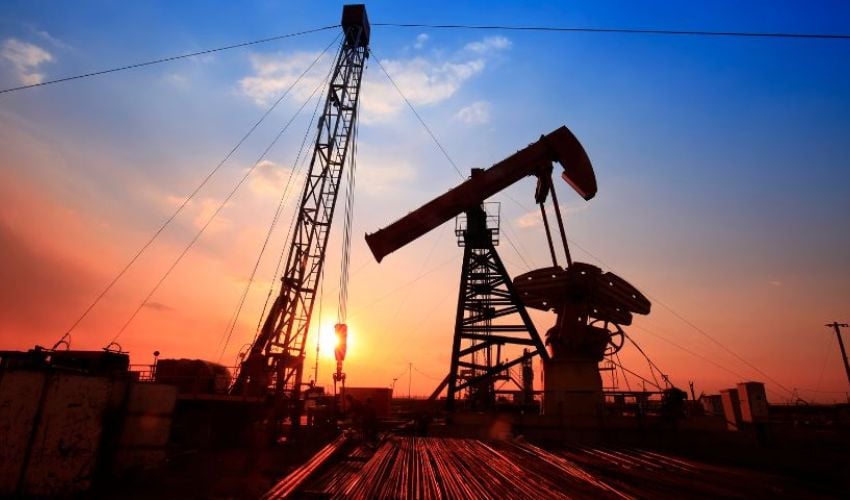 The Contango Trade: Turning Oil Storage Into a Strategy