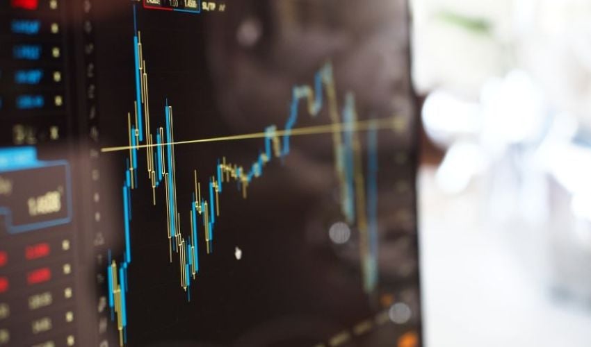 How to Structure SPY and QQQ Options Trades When Volatility Is in No Man’s Land
